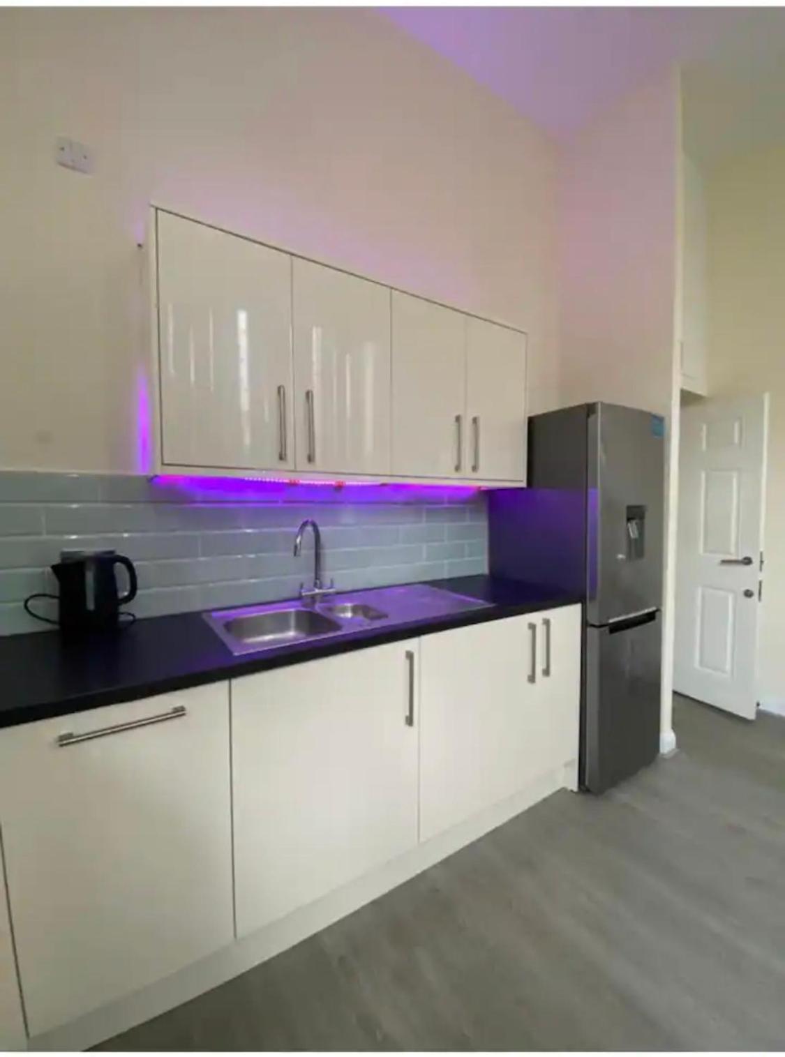 Spacious King Room With Private Entrance - Near Emirates And Camden And King'S Cross - 5 Min To Tube Finchley Luaran gambar