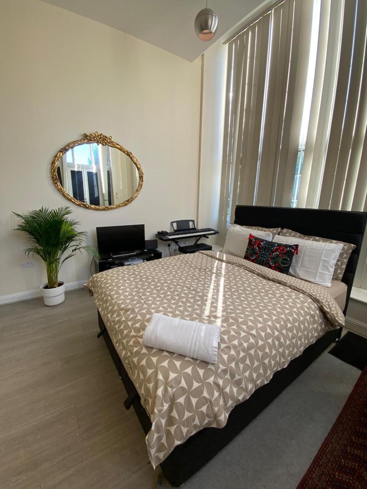 Spacious King Room With Private Entrance - Near Emirates And Camden And King'S Cross - 5 Min To Tube Finchley Luaran gambar