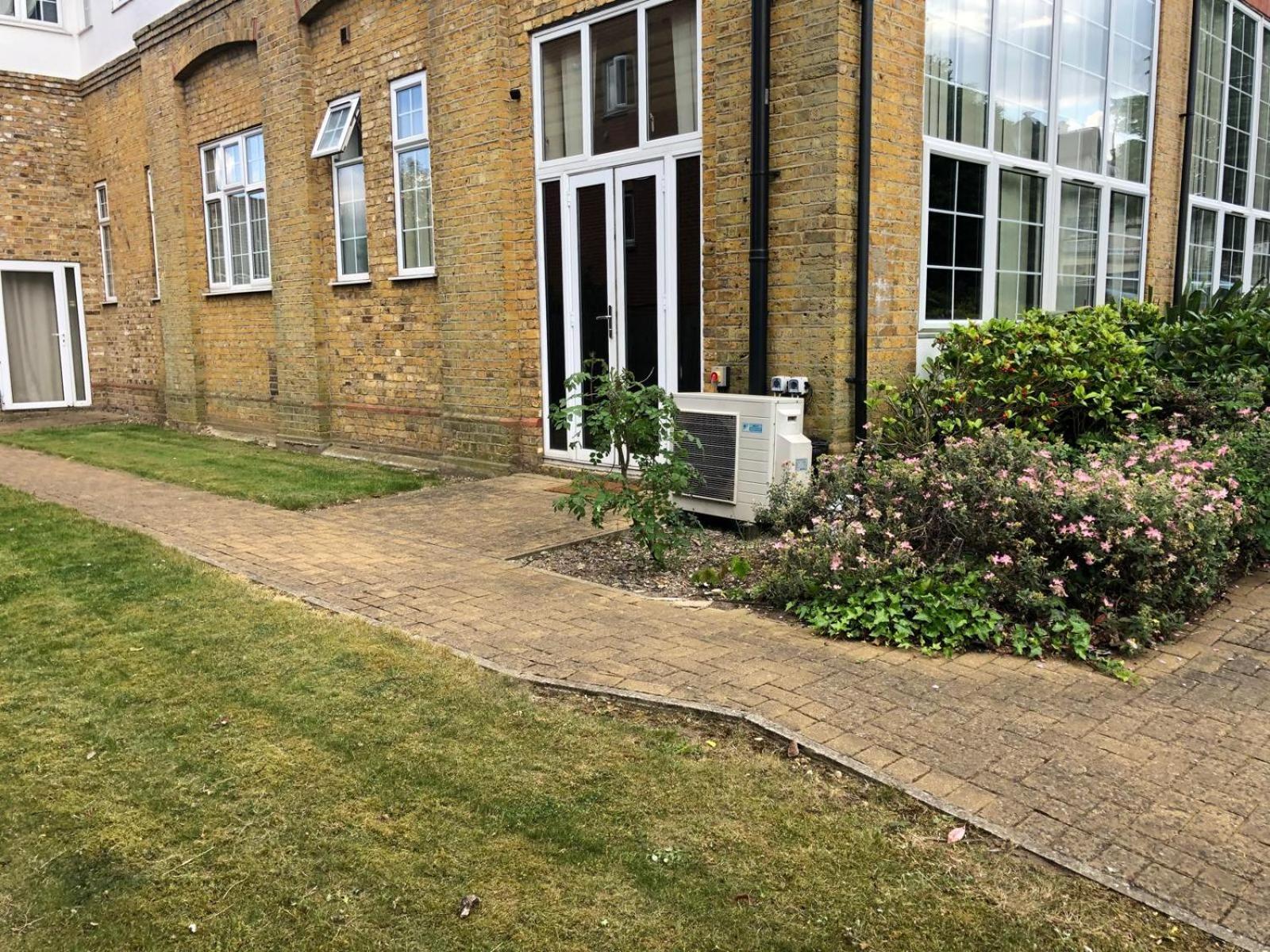 Spacious King Room With Private Entrance - Near Emirates And Camden And King'S Cross - 5 Min To Tube Finchley Luaran gambar